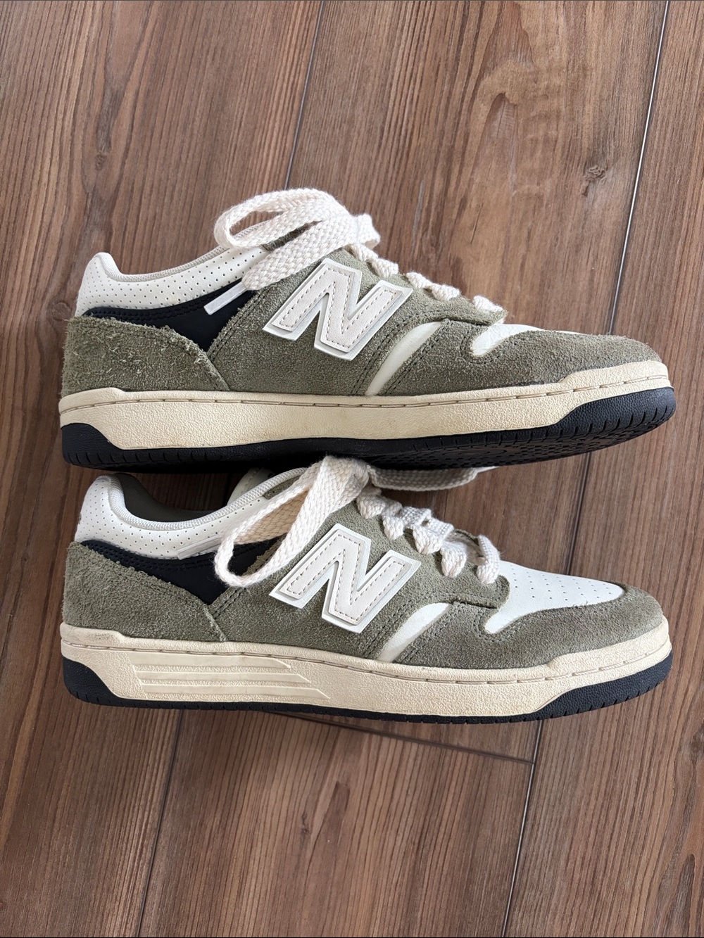 New Balance Men’s Olive Green & White Low-Top Sneakers